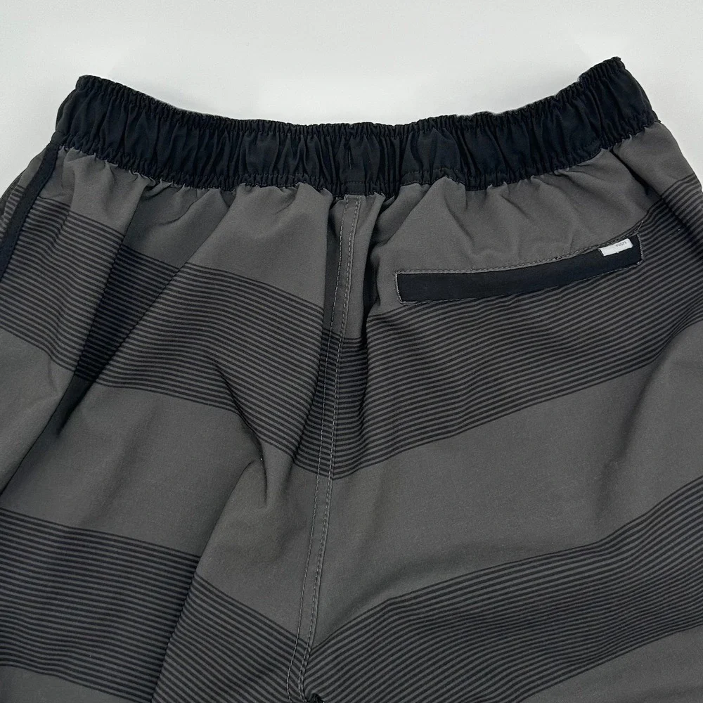 Vuori Banks Men Shorts Charcoal Black Stripe Athletic‎ Size Small